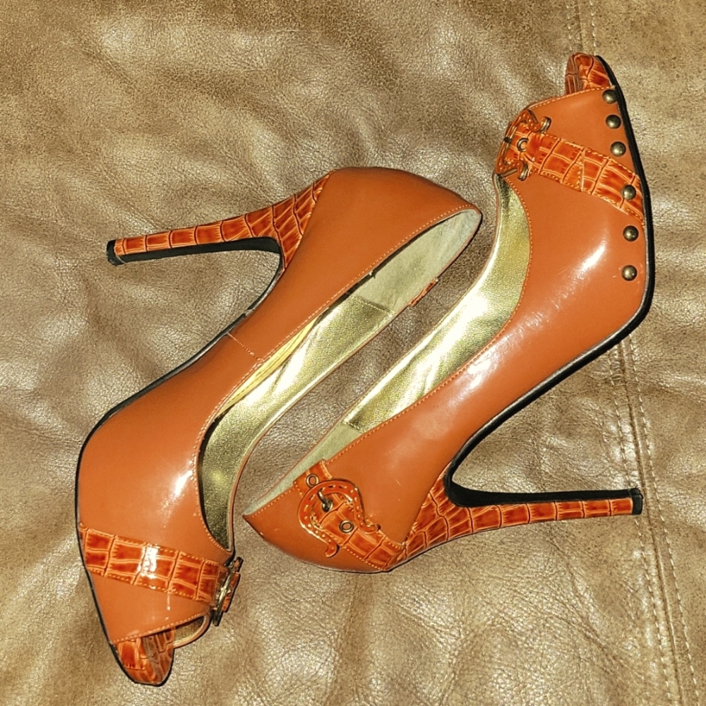 Anne Michelle peep toe